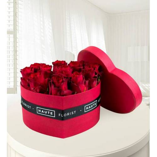 Bild von Heart Hat Box – Haute Florist – Red Roses – Luxury Red Roses – Roses in a Hat Box – Luxury Flowers